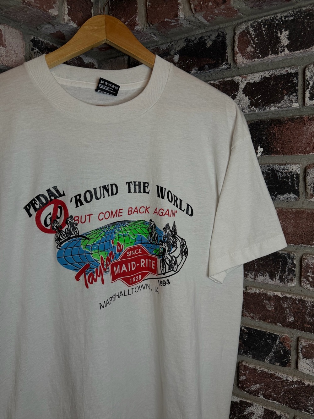 VTG 1994 Taylor’s Maid-Rite "Pedal Round the World" Marshalltown IA Graphic Tee